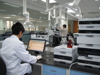 参观上海中天华康亲子鉴定中心实验室 12