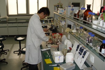 参观上海中天华康亲子鉴定中心实验室 10